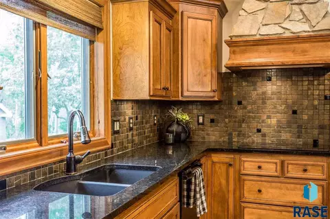 1620 E Rushmore Dr, Brandon, SD 57005 photo 18