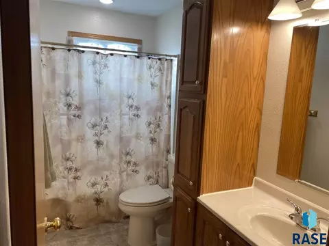 910 12th Ave, Mitchell, SD 57301 photo 13