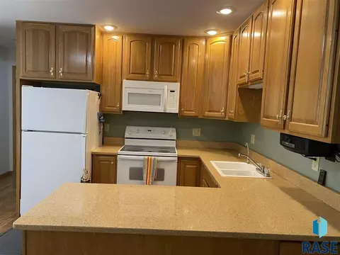 910 12th Ave, Mitchell, SD 57301 photo 8