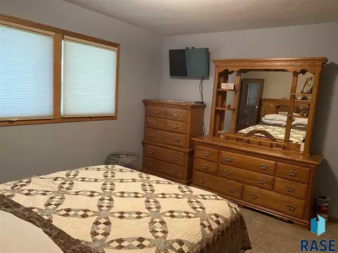 910 12th Ave, Mitchell, SD 57301 photo 10
