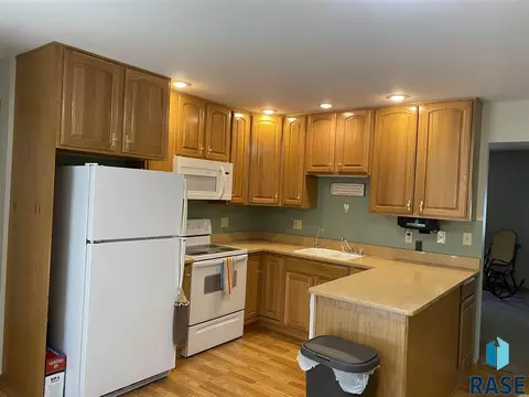 910 12th Ave, Mitchell, SD 57301 photo 7