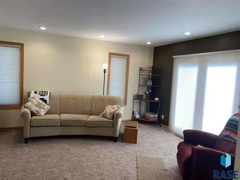 910 12th Ave, Mitchell, SD 57301 photo 5