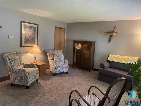 910 12th Ave, Mitchell, SD 57301 photo 4