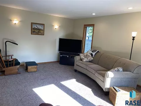 910 12th Ave, Mitchell, SD 57301 photo 6