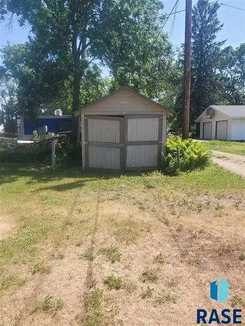 320 SE 4th Ave, Pipestone, MN 56164 photo 3