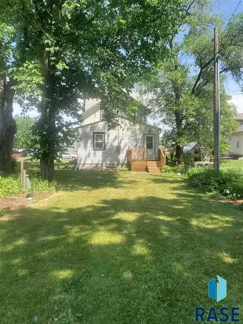 320 SE 4th Ave, Pipestone, MN 56164 photo 2