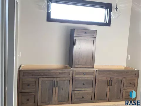 2809 Cottonwood Cir, Mitchell, SD 57301 photo 7
