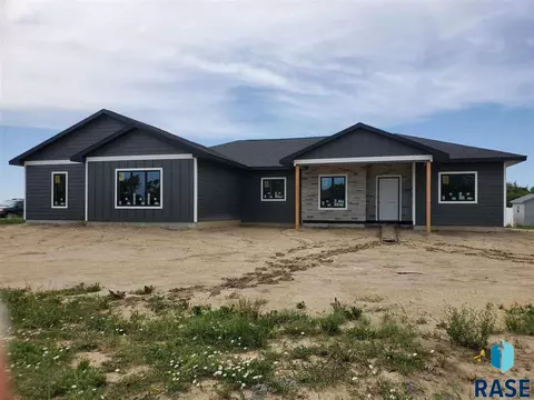 2809 Cottonwood Cir, Mitchell, SD 57301 photo 2