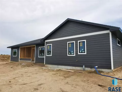 2809 Cottonwood Cir, Mitchell, SD 57301 photo 3