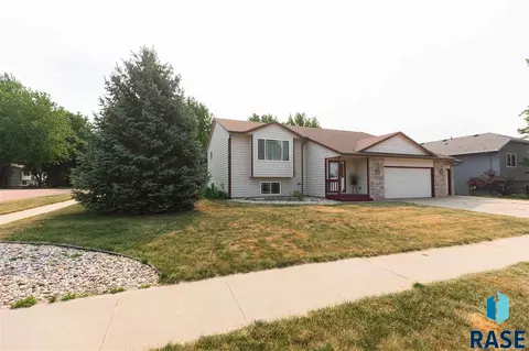 300 Deerview Ave, Tea, SD 57064 photo 3