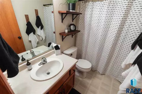 300 Deerview Ave, Tea, SD 57064 photo 9