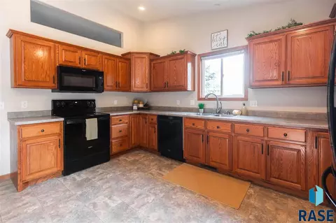 300 Deerview Ave, Tea, SD 57064 photo 5
