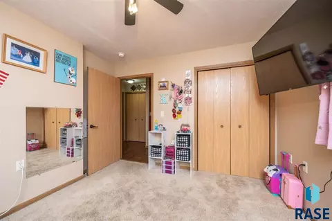 109 E 5th St, Dell Rapids, SD 57022 photo 9