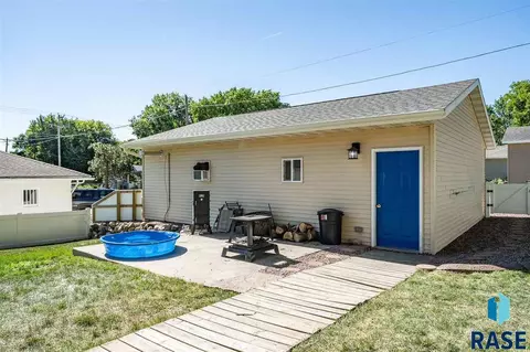 109 E 5th St, Dell Rapids, SD 57022 photo 24