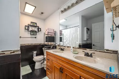 109 E 5th St, Dell Rapids, SD 57022 photo 19