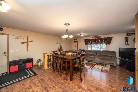 109 E 5th St, Dell Rapids, SD 57022 photo 6