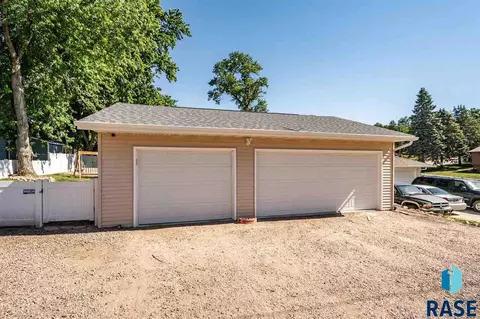 109 E 5th St, Dell Rapids, SD 57022 photo 27
