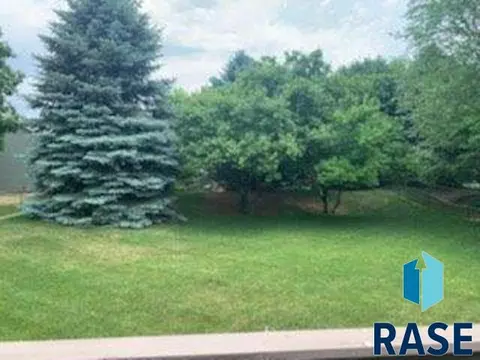 204 E Pinehurst Dr, Sioux Falls, SD 57108 photo 15
