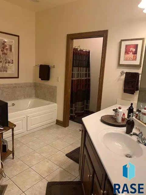 204 E Pinehurst Dr, Sioux Falls, SD 57108 photo 10