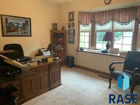204 E Pinehurst Dr, Sioux Falls, SD 57108 photo 4