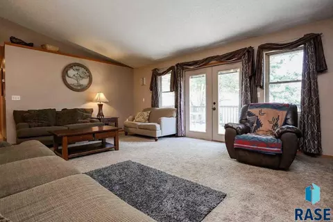 47174 245th St, Dell Rapids, SD 57022 photo 2