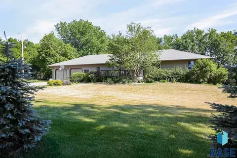 47174 245th St, Dell Rapids, SD 57022 photo 1