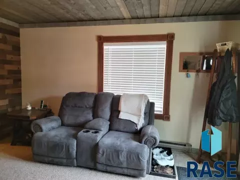 321 N Cherry St, Freeman, SD 57029 photo 5