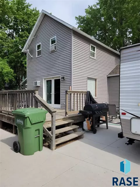 321 N Cherry St, Freeman, SD 57029 photo 32