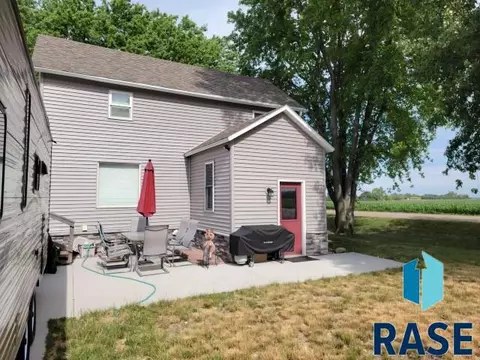321 N Cherry St, Freeman, SD 57029 photo 1