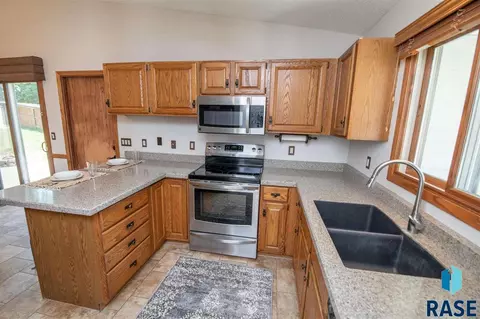 4508 E Oak St, Sioux Falls, SD 57103 photo 7