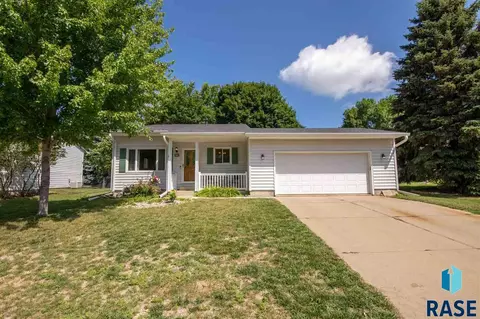 4508 E Oak St, Sioux Falls, SD 57103 photo 1