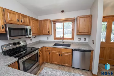 4508 E Oak St, Sioux Falls, SD 57103 photo 8