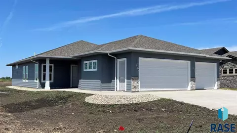 8704 W Dalton St, Sioux Falls, SD 57106 photo 1