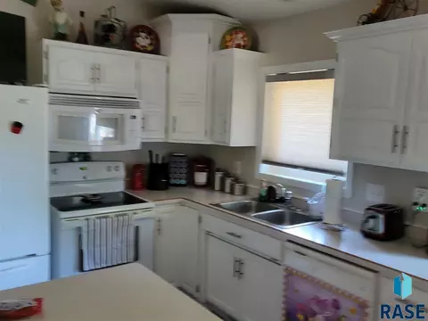 721 Ellis St, Centerville, SD 57014 photo 3