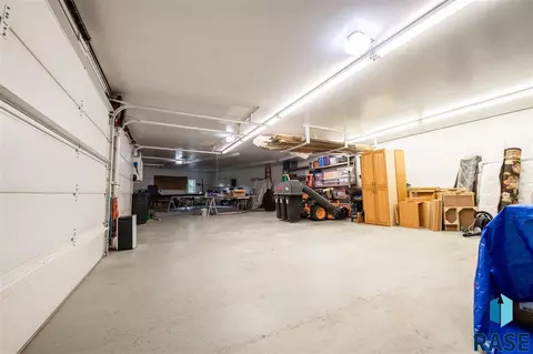 2441 Fairway Cir, Mitchell, SD 57301 photo 14