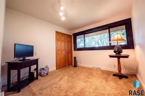 2441 Fairway Cir, Mitchell, SD 57301 photo 28