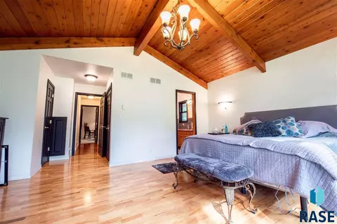 2441 Fairway Cir, Mitchell, SD 57301 photo 27