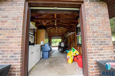 2441 Fairway Cir, Mitchell, SD 57301 photo 6