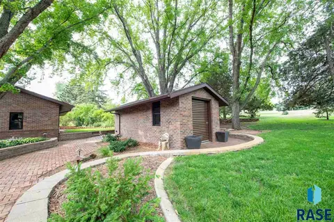 2441 Fairway Cir, Mitchell, SD 57301 photo 7