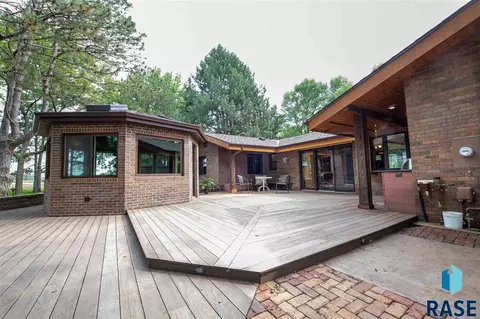 2441 Fairway Cir, Mitchell, SD 57301 photo 5