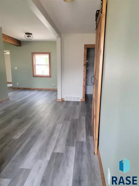 708 S Poplar St, Freeman, SD 57029 photo 5