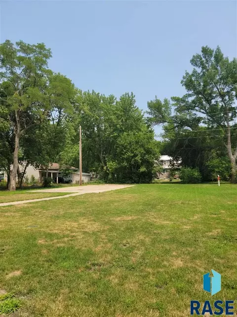 708 S Poplar St, Freeman, SD 57029 photo 28