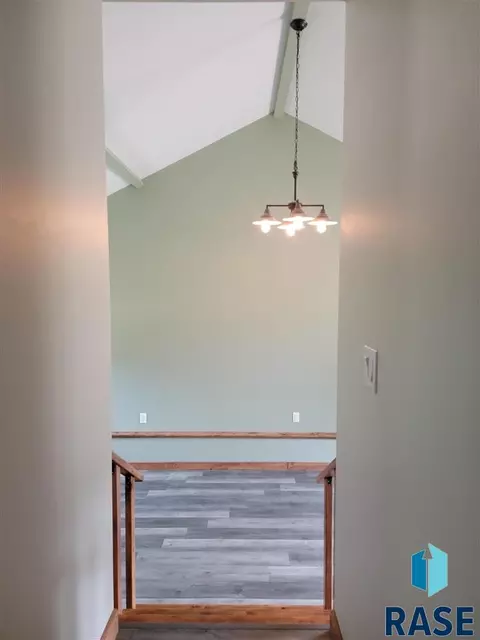 708 S Poplar St, Freeman, SD 57029 photo 17