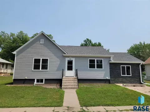 708 S Poplar St, Freeman, SD 57029 photo 1