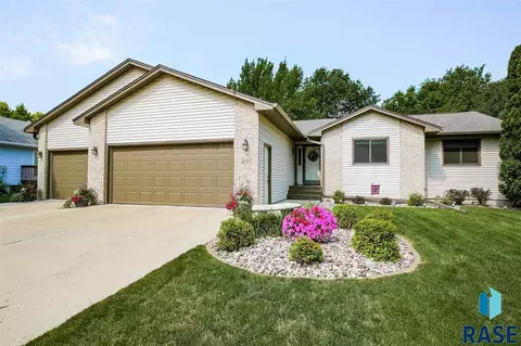 2017 S Queens Ave, Sioux Falls, SD 57106 photo 2