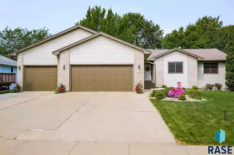 2017 S Queens Ave, Sioux Falls, SD 57106 photo 1