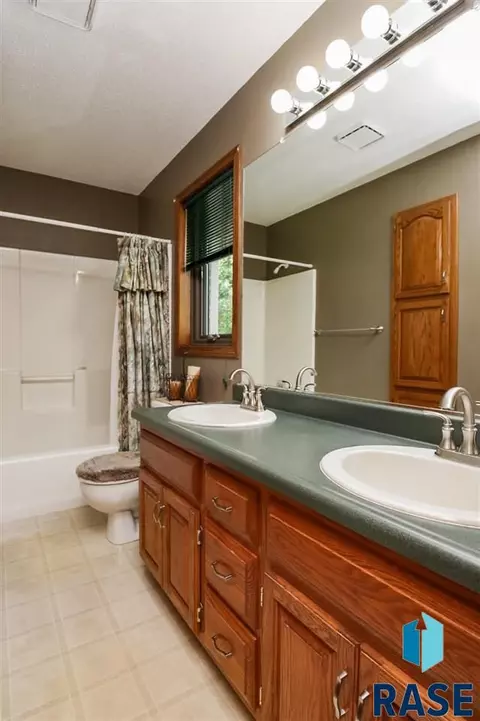 2017 S Queens Ave, Sioux Falls, SD 57106 photo 15