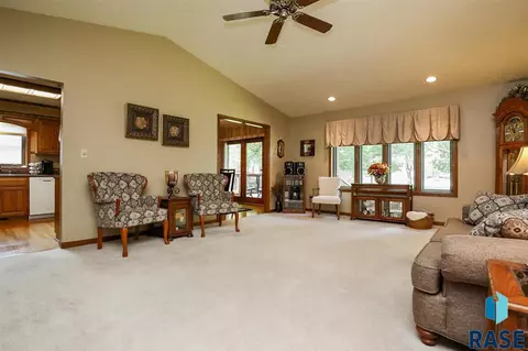 2017 S Queens Ave, Sioux Falls, SD 57106 photo 5