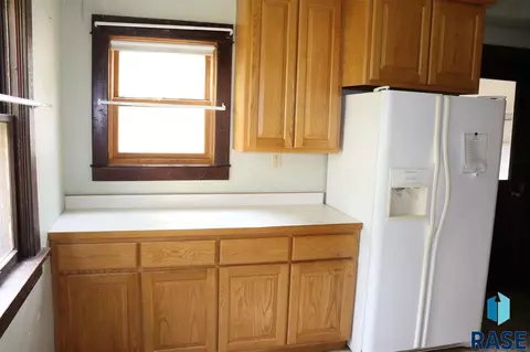 111 N Division Ave, Madison, SD 57042 photo 10