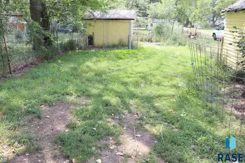 111 N Division Ave, Madison, SD 57042 photo 7